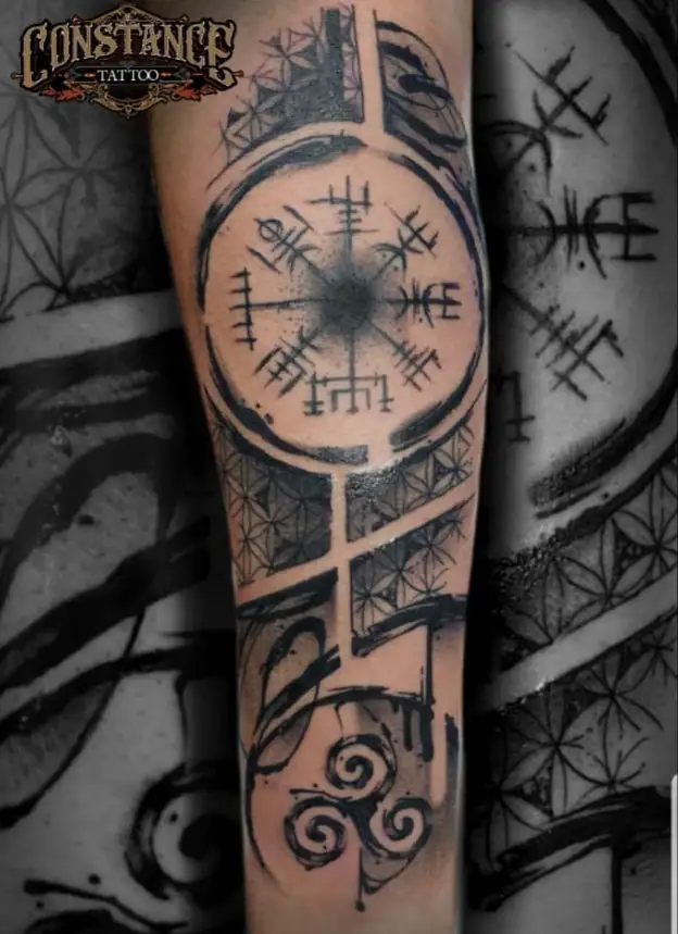 Tatuaje geométrico en Valdemoro con Constance Tattoo